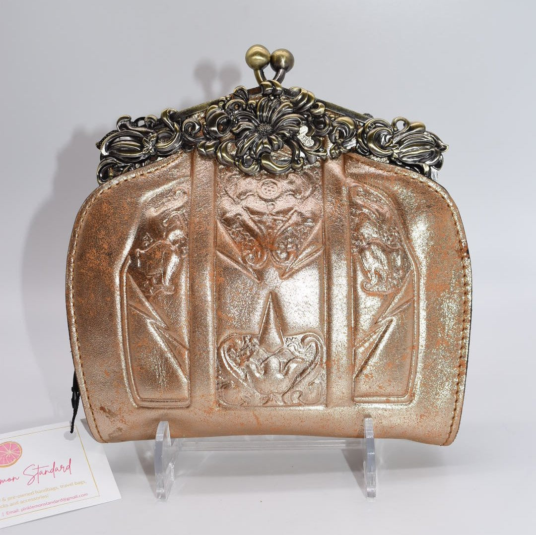 Store Patricia Nash Clutch