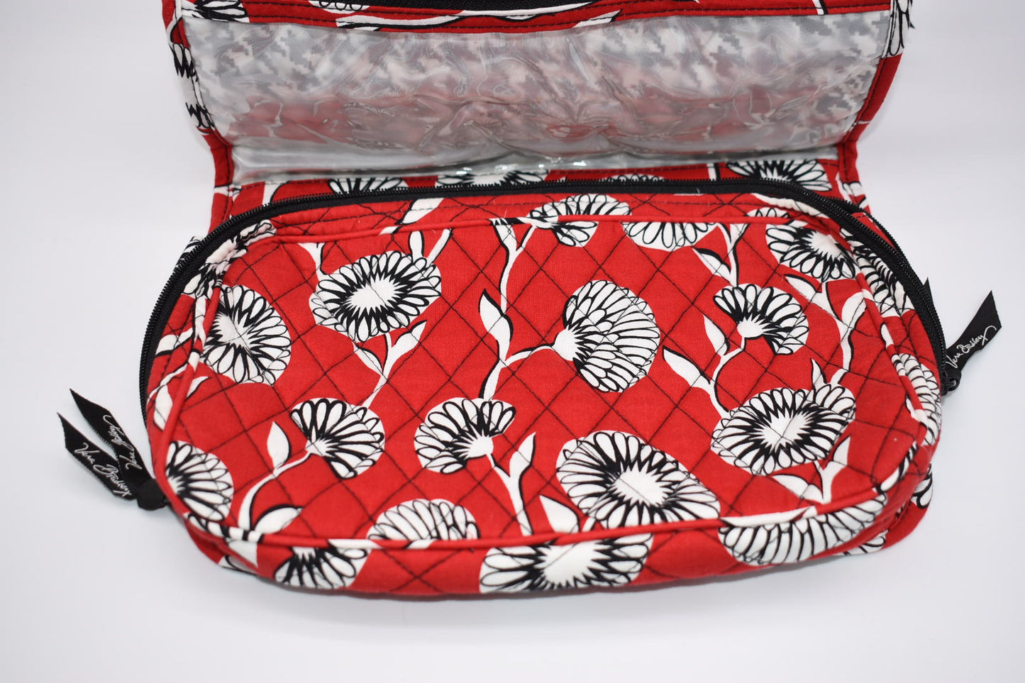 Vera Bradley Hanging Travel Organizer in "Deco Daisy" Pattern