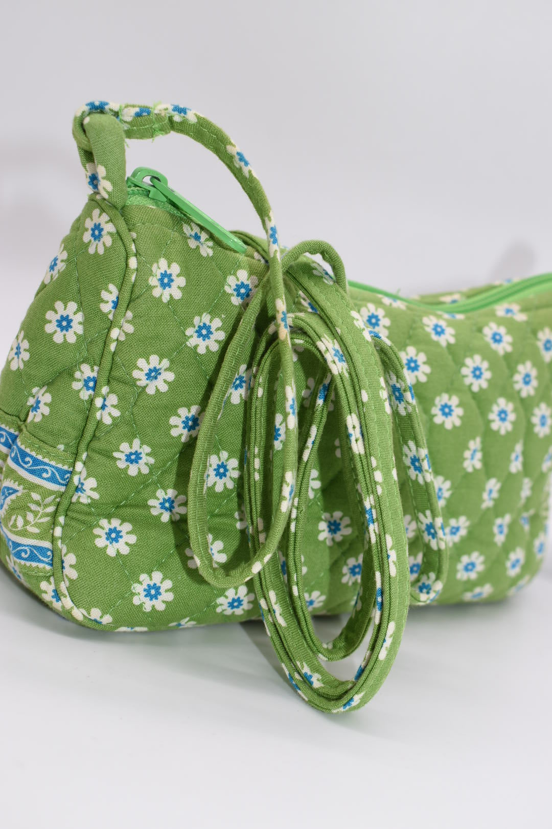 Vera Bradley Amy Crossbody / Shoulder Bag in "Apple Green -2004" Pattern