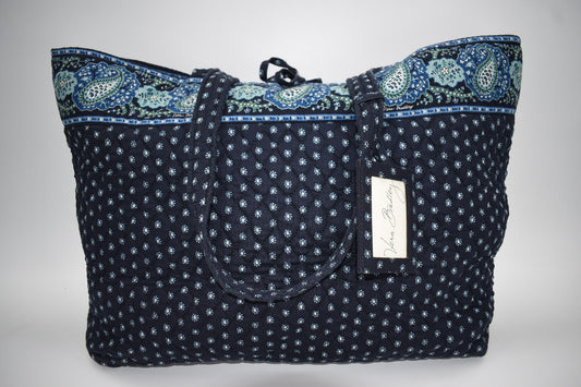 Vera Bradley Large Travel Tote Bag & Luggage Tag in "Seaport Navy-2002" Pattern