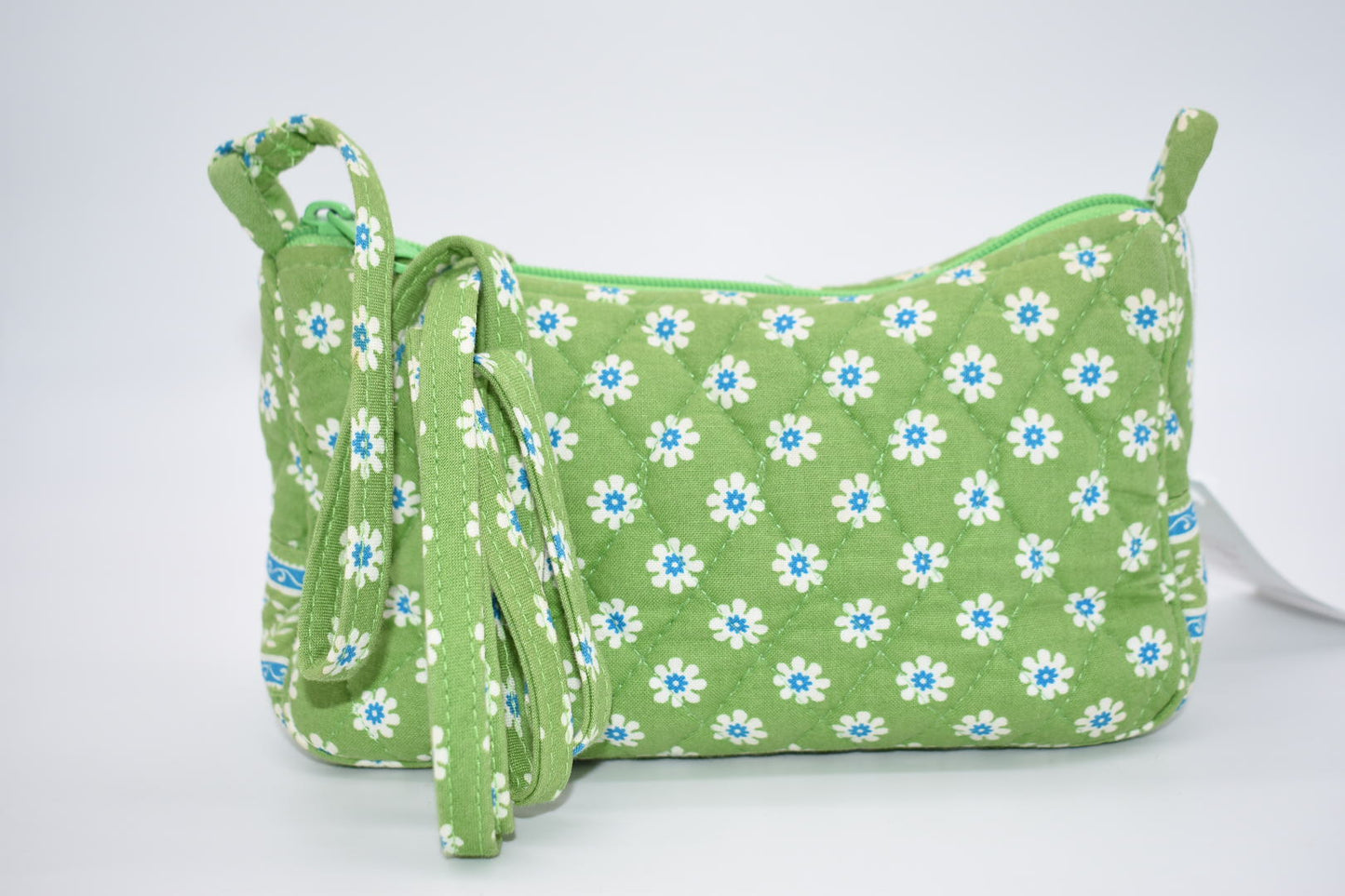 Vera Bradley Amy Crossbody / Shoulder Bag in "Apple Green -2004" Pattern