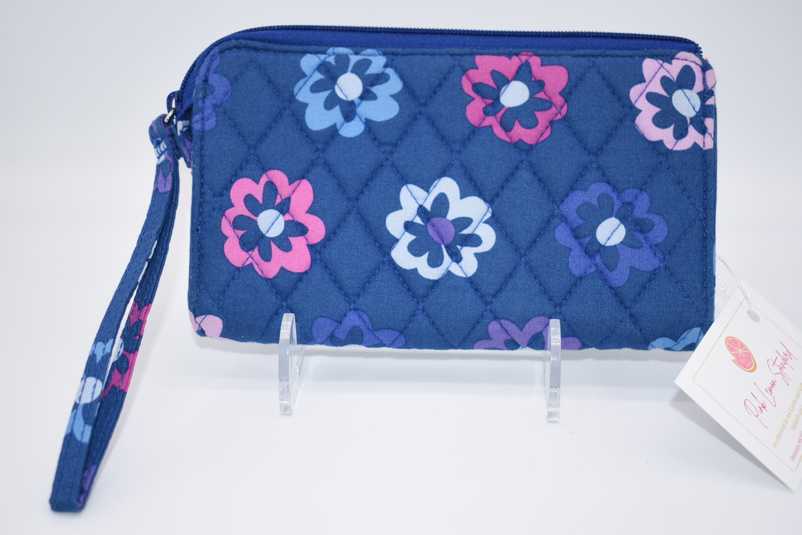 Vera bradley front zip hot sale wristlet